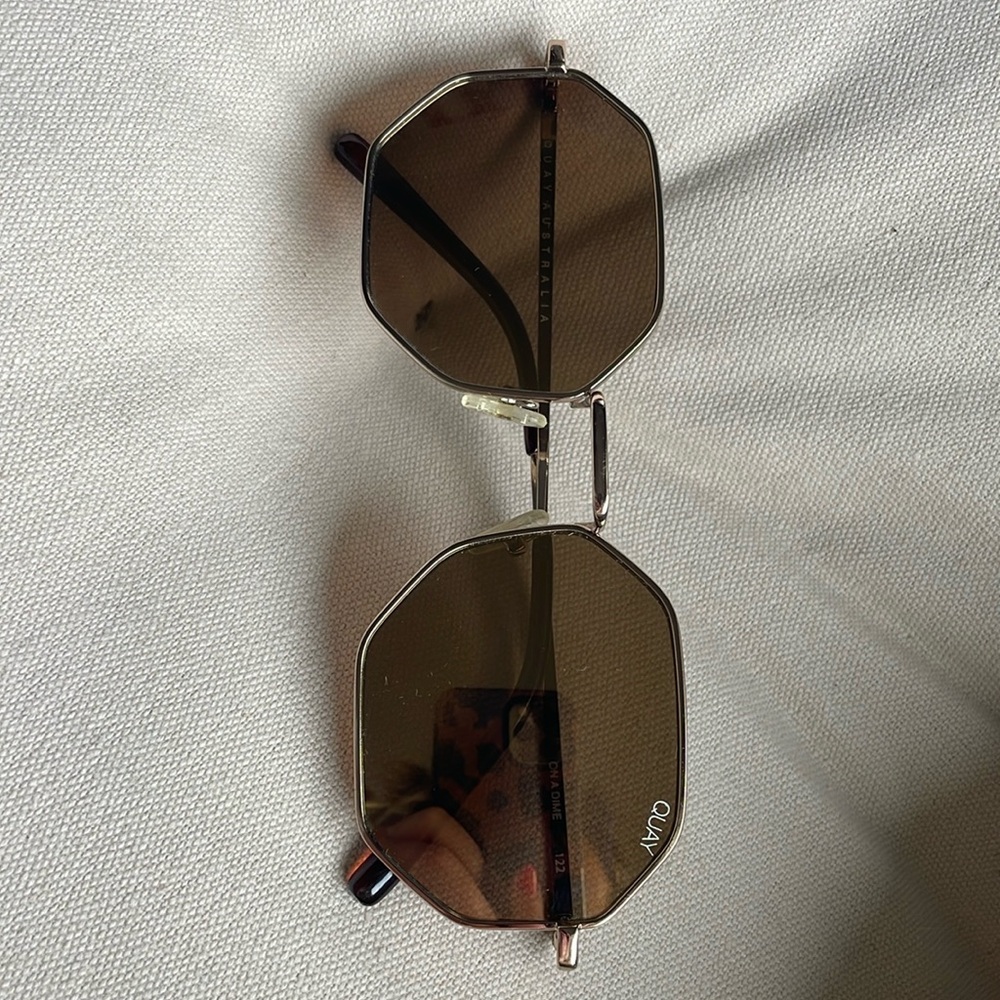 Quay gold metal gold lenses reflective sunglasses
